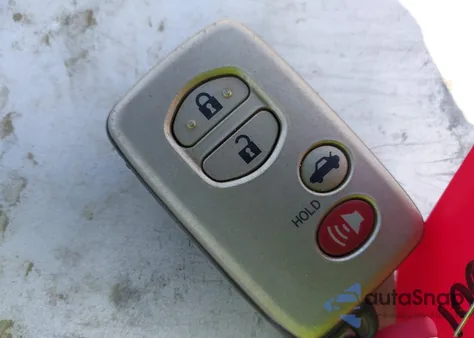 2010 Toyota Camry Xle z USA, uszkodzony, nr VIN 4T4BF3EK6AR086039